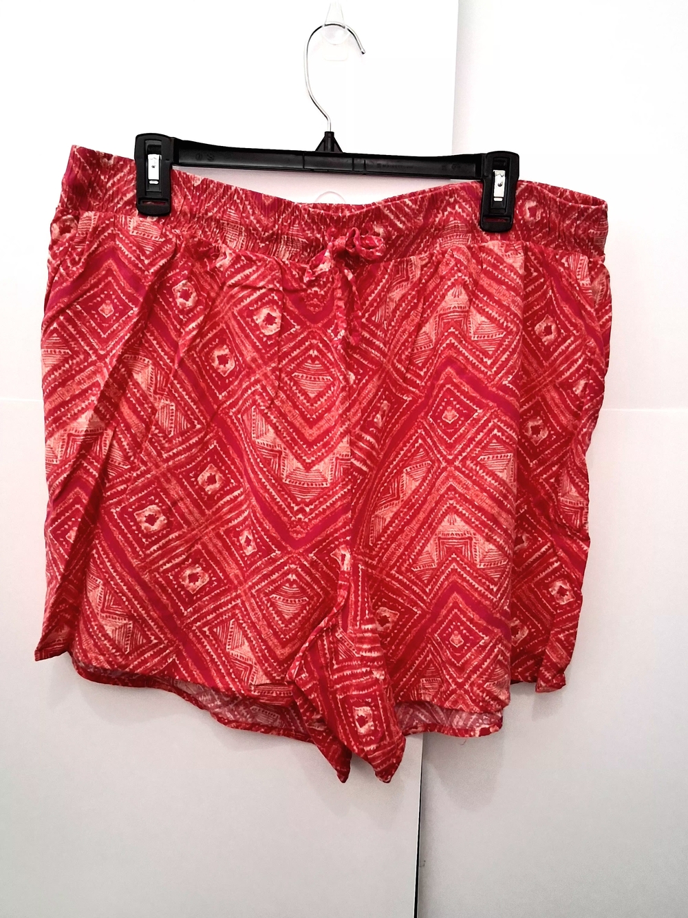 FADED GLORY Reddish Pink Geometric Print Women’s Shorts Size 2X(18W-20W)